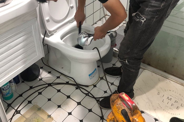 临城镇马桶堵塞自己疏通还是找师傅？专业上门服务让你省时更省心